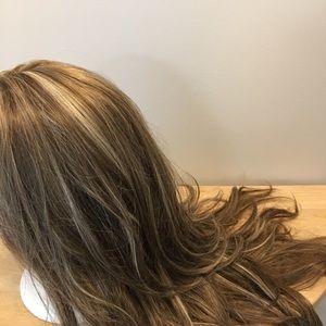 Synthetic blend wig